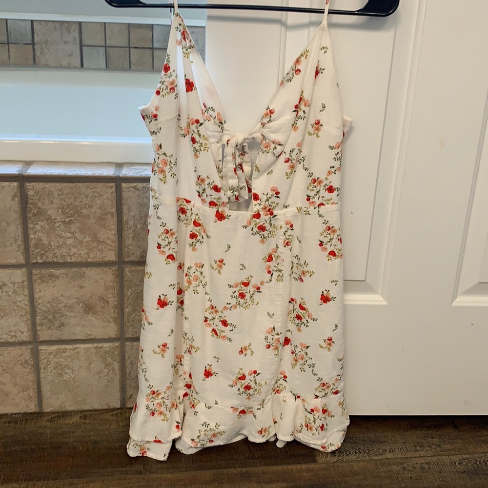 Sadie & sage small floral dress with keyhole